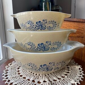 Pyrex Cinderella “Homestead” Nesting Mixing Bowls Cream & Blue Floral set 3 EUC